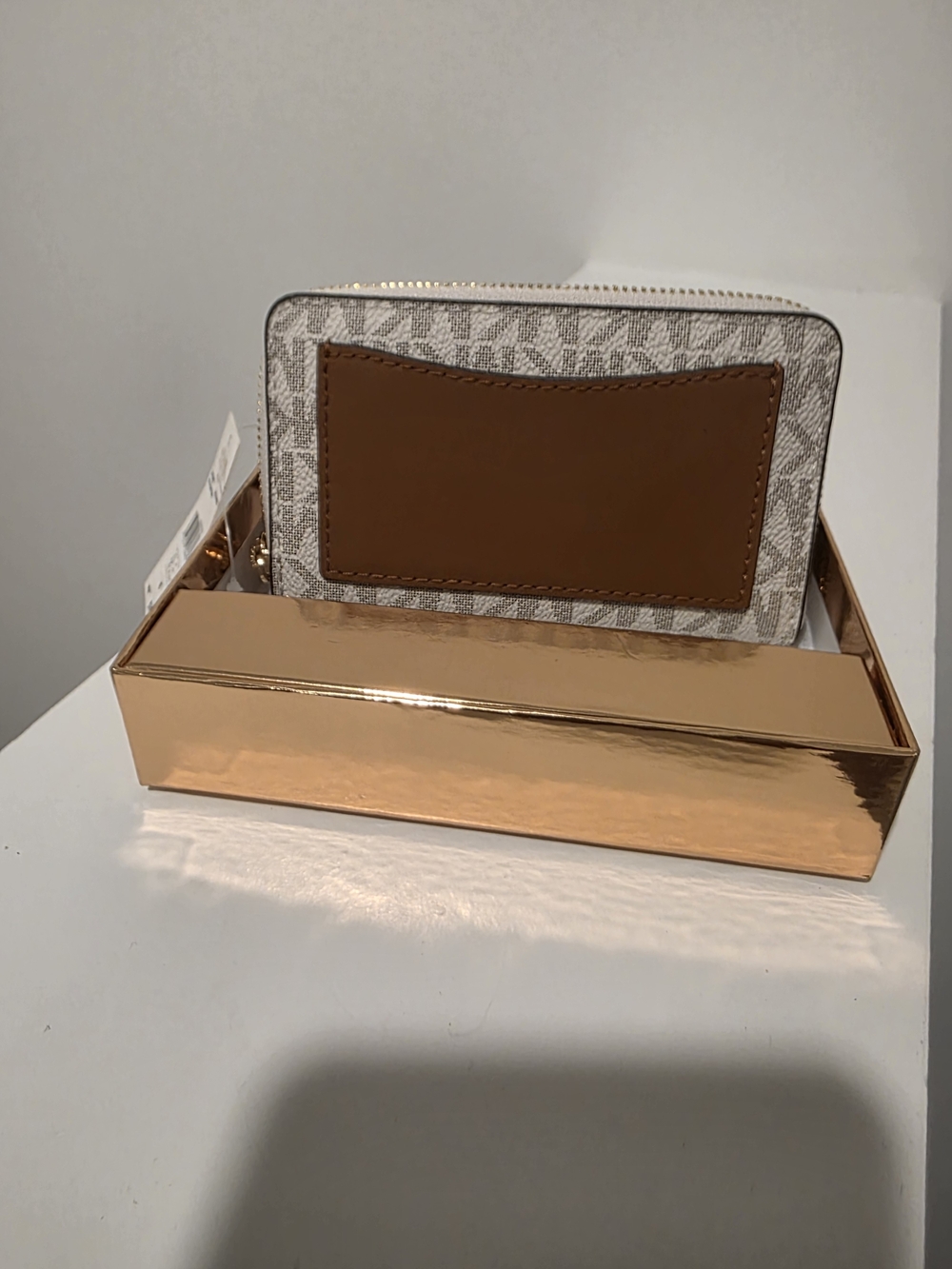 Michael Kors Beige/White Signature Zip Wallet with Gold Hardware - Picture 3 of 9